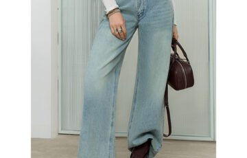 Loose Distressed Denim Jeans with Thigh Accents (4)