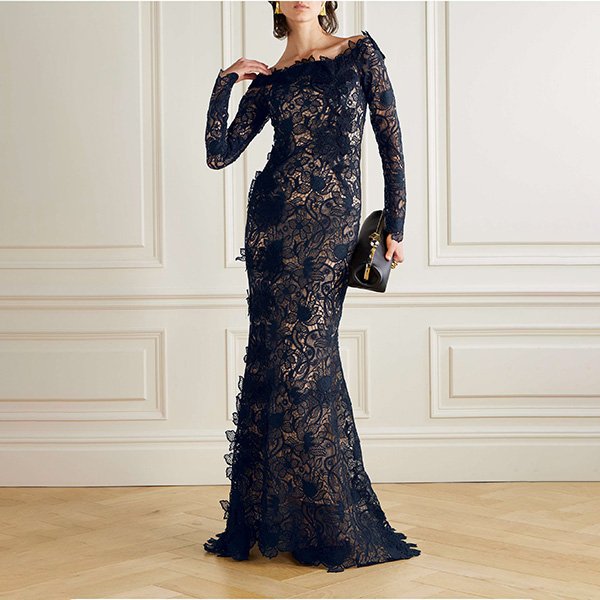 Oscar de la Renta Off-the-Shoulder Lace Gown (1)