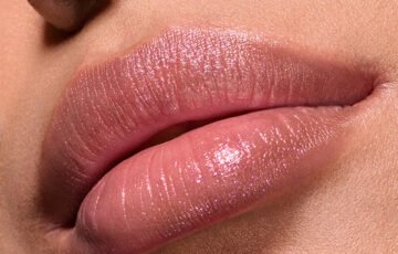 M·A·C Sugar Crystal Lip Oil Stick in Glisten Up (4)